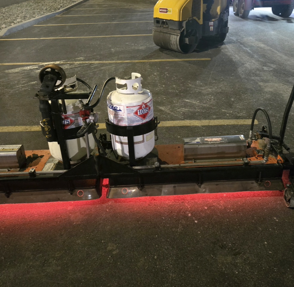 HDE infrared unit with BOMAG roller — night